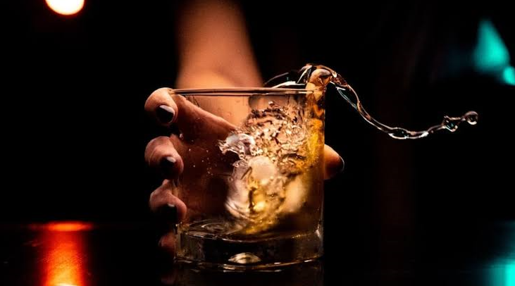 How a Rehab Centre Helps in Alcohol Addiction Treatment
